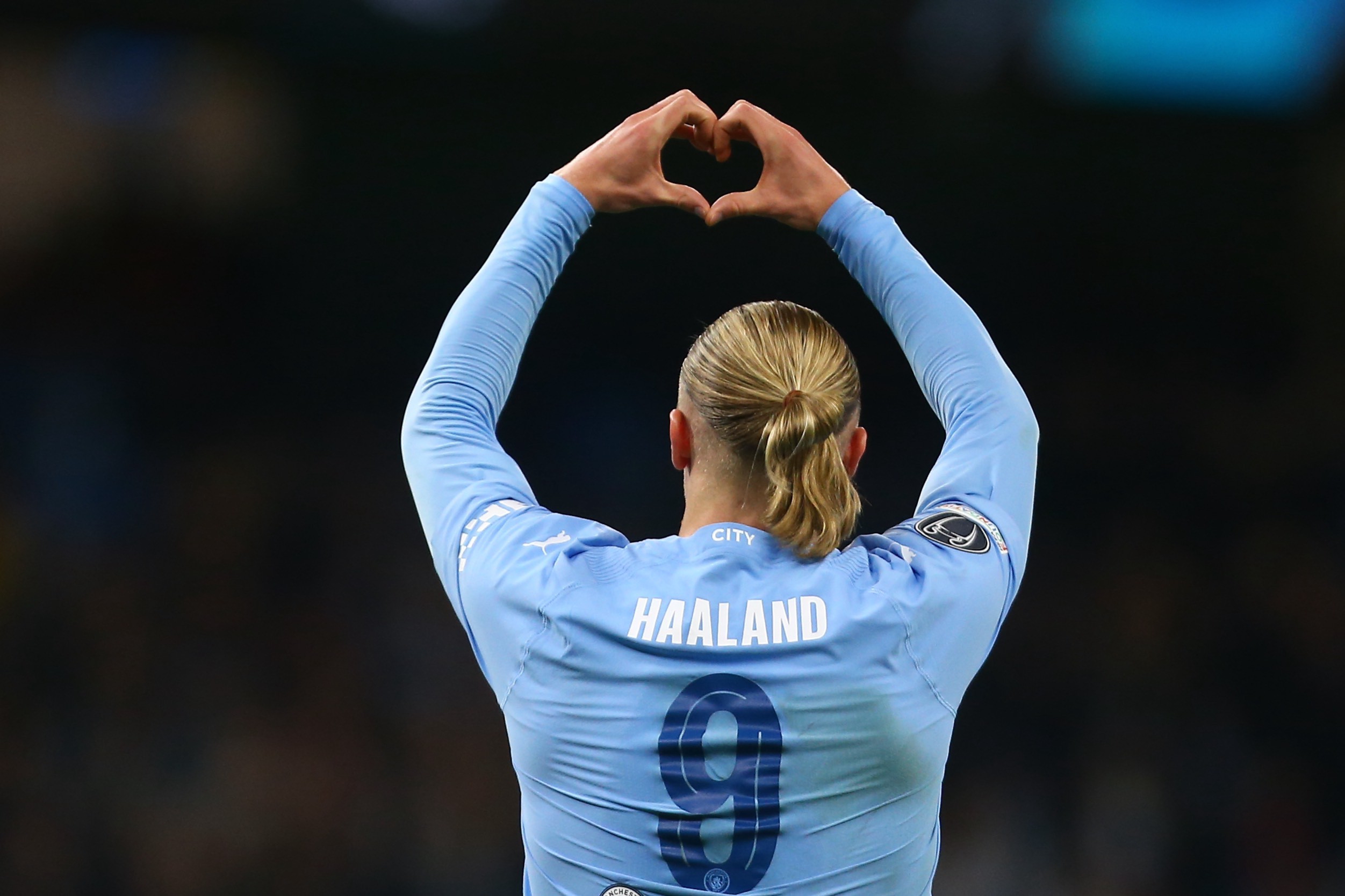  哈兰德在切尔西比赛中问鼎冠军，败北引发热议！